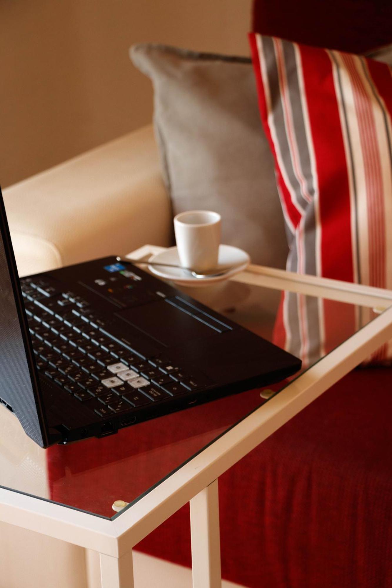 Luminoso. Comodo. Acogedor. Wifi. Junto A Ave Valencia Exterior foto